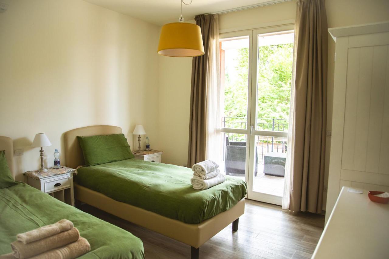 Agriturismo Familiare I Giardini Del Lago Varese Bagian luar foto